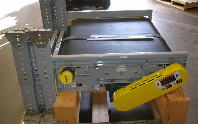 Uni-Queue Belt Conveyors Provided With Leg Sets