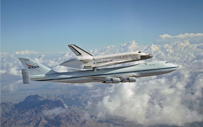Boeing 747 Carries Space Shuttle