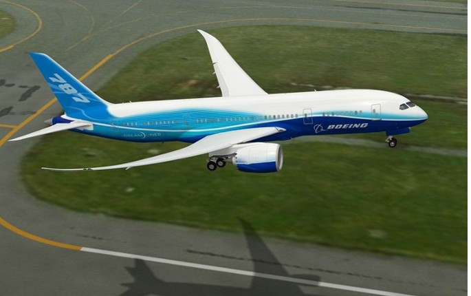 Boeing 787 Dreamliner Taking Off
